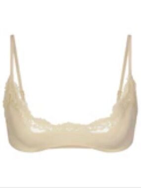 SKIMS FITS EVERYBODY LACE SCOOP BRALETTE - Butter